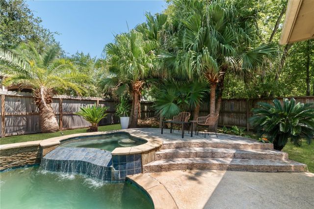 2525 W Ranch Drive, Friendswood, TX 77546