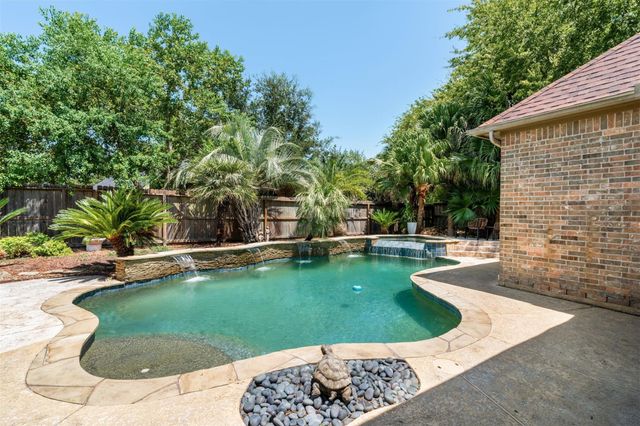 2525 W Ranch Drive, Friendswood, TX 77546