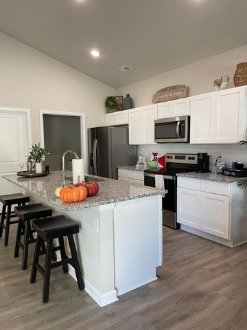 2227 E Vintage Dr, Andover, KS 67002