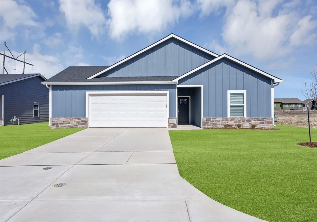 2227 E Vintage Dr, Andover, KS 67002