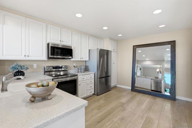6547 Caminito Catalan, La Jolla, CA 92037