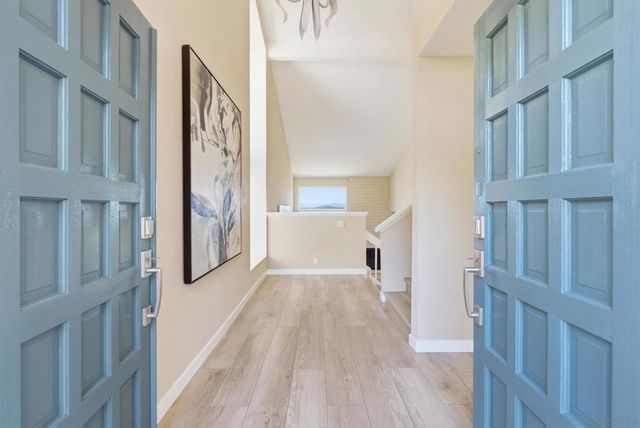 6547 Caminito Catalan, La Jolla, CA 92037