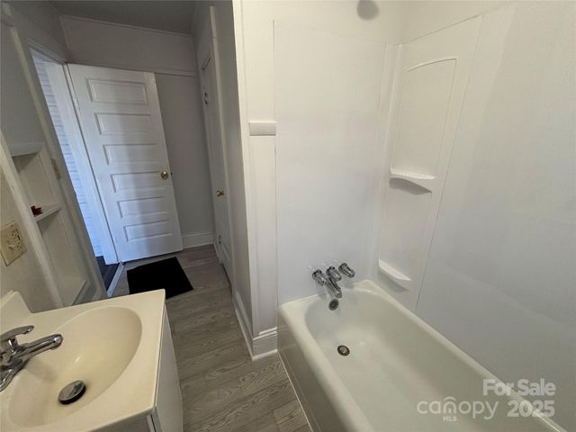 142 26th Street SW, Hickory, NC 28602