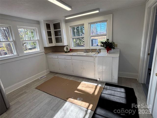 142 26th Street SW, Hickory, NC 28602