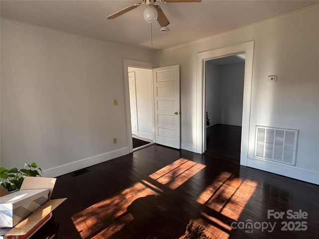 142 26th Street SW, Hickory, NC 28602