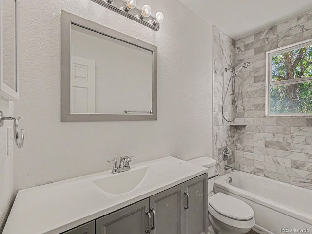 14420 E Radcliff Drive, Aurora, CO 80015