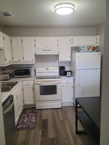 1708 Crest Point Drive, Arlington, TX 76012