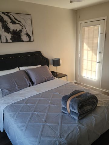 1708 Crest Point Drive, Arlington, TX 76012