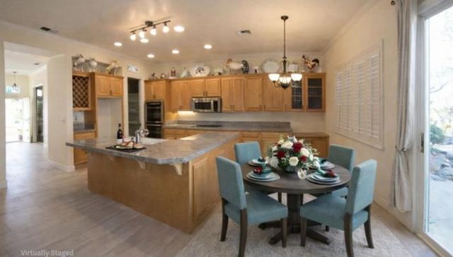 2212 Live Oak Ct, Rocklin, CA 95765