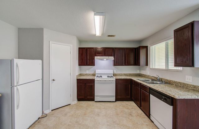 2106 Bishop Hollow Lane, Rosenberg, TX 77471