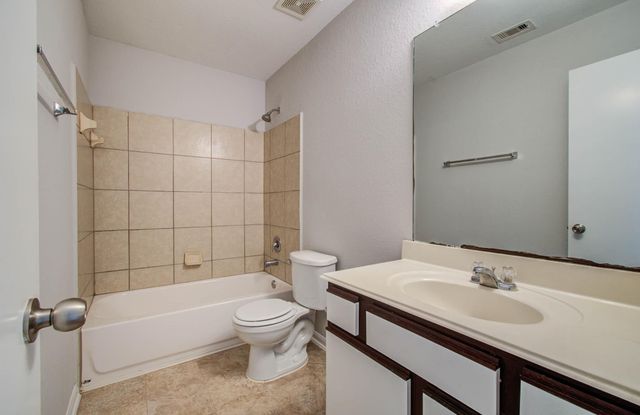 2106 Bishop Hollow Lane, Rosenberg, TX 77471