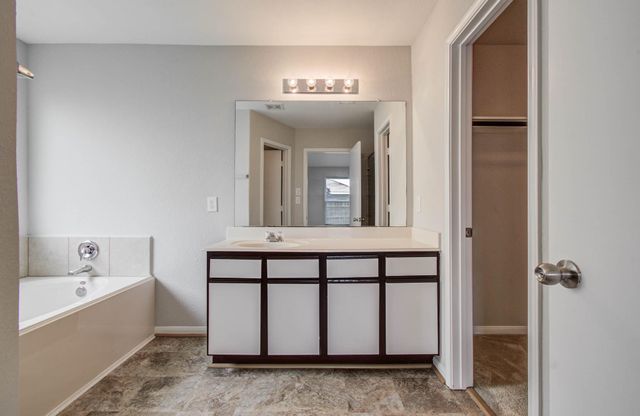 2106 Bishop Hollow Lane, Rosenberg, TX 77471