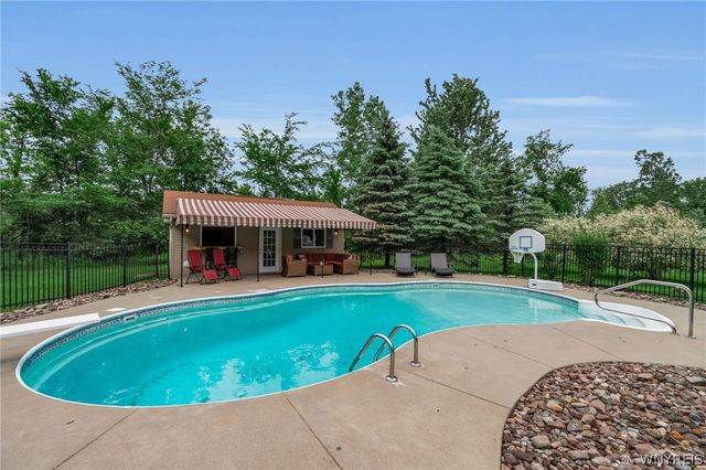 9384 Pinyon Court, Clarence, NY 14032