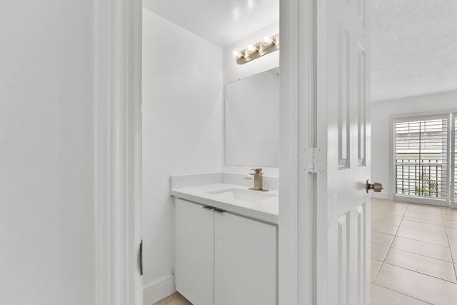 1194 Hillsboro Mile 72, Hillsboro Beach, FL 33062