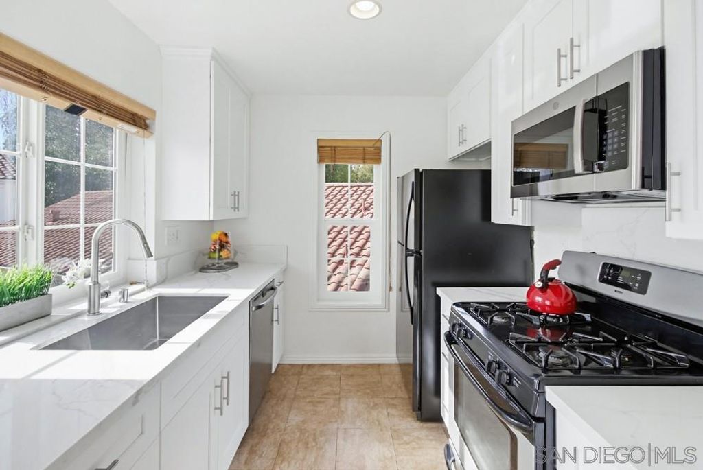 Image 12 of property listing at 13317 Caminito Ciera 152, San Diego, CA 92129