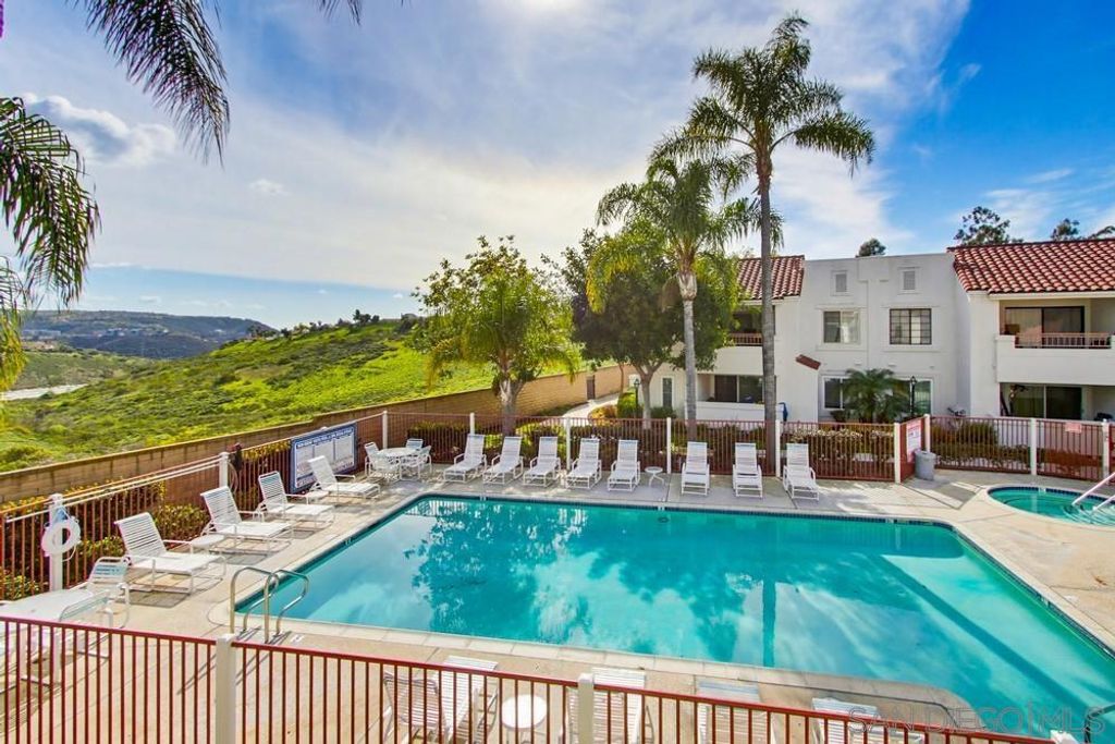 Image 3 of property listing at 13317 Caminito Ciera 152, San Diego, CA 92129