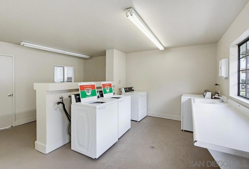 Image 37 of property listing at 13317 Caminito Ciera 152, San Diego, CA 92129