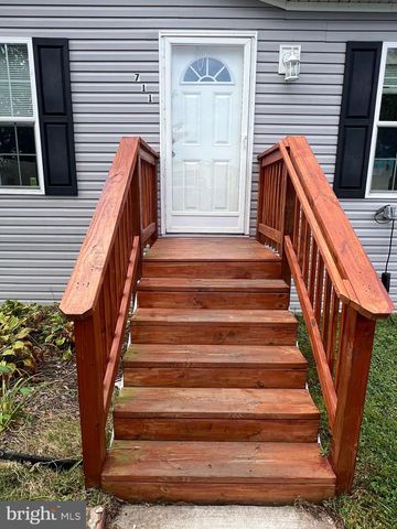 711 N HUCKLEBERRY AVE, Bear, DE 19701