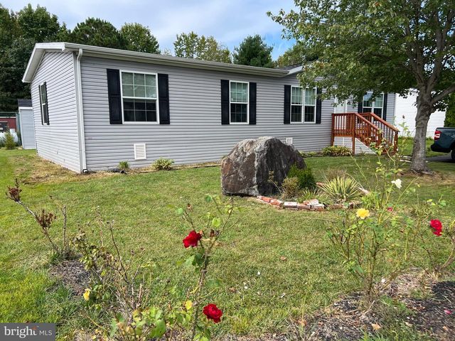 711 N HUCKLEBERRY AVE, Bear, DE 19701