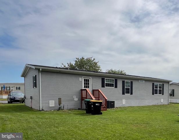 711 N HUCKLEBERRY AVE, Bear, DE 19701