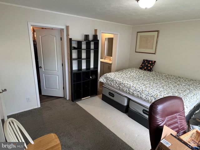 711 N HUCKLEBERRY AVE, Bear, DE 19701