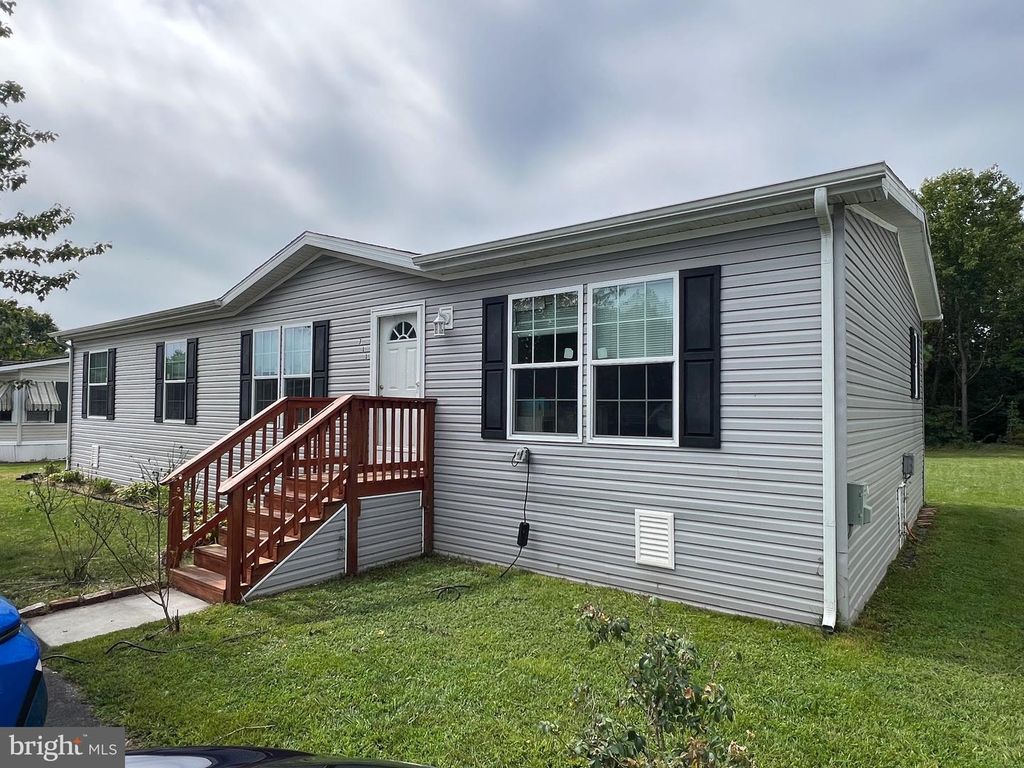 711 N HUCKLEBERRY AVE, Bear, DE 19701