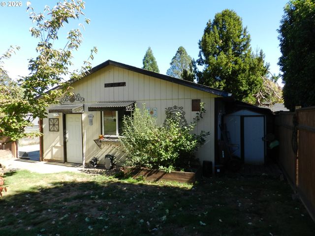 1715 ELM St, Forest Grove, OR 97116