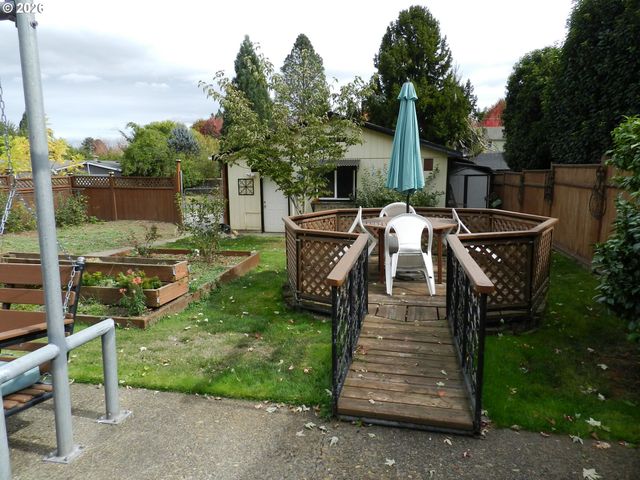 1715 ELM St, Forest Grove, OR 97116
