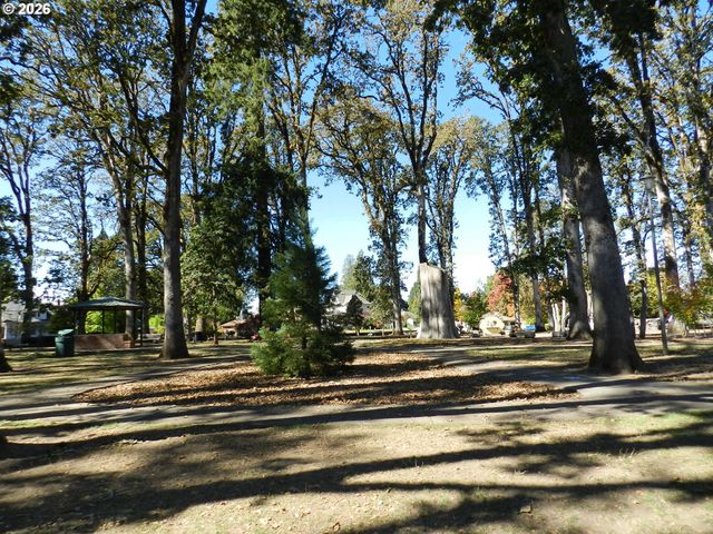 1715 ELM St, Forest Grove, OR 97116