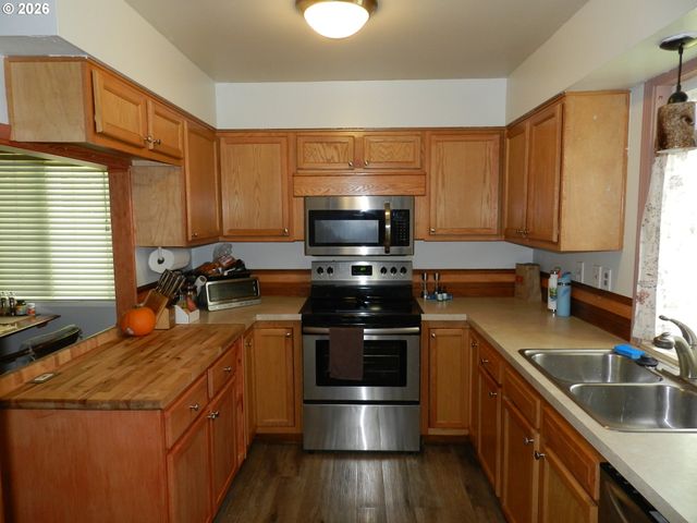 1715 ELM St, Forest Grove, OR 97116