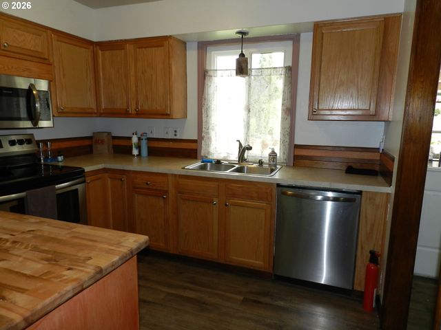 1715 ELM St, Forest Grove, OR 97116