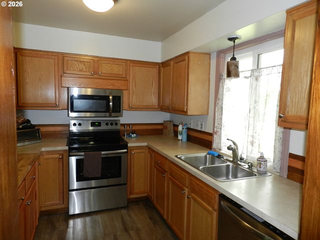1715 ELM St, Forest Grove, OR 97116