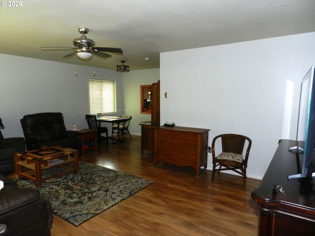 1715 ELM St, Forest Grove, OR 97116