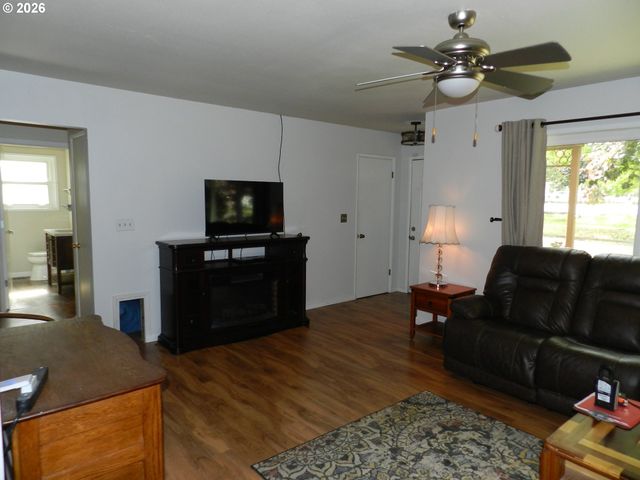 1715 ELM St, Forest Grove, OR 97116