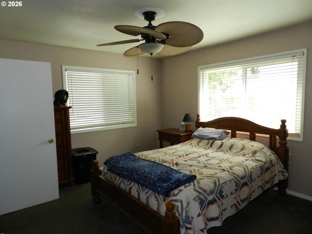1715 ELM St, Forest Grove, OR 97116