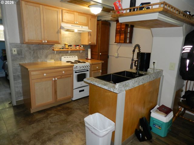 1715 ELM St, Forest Grove, OR 97116