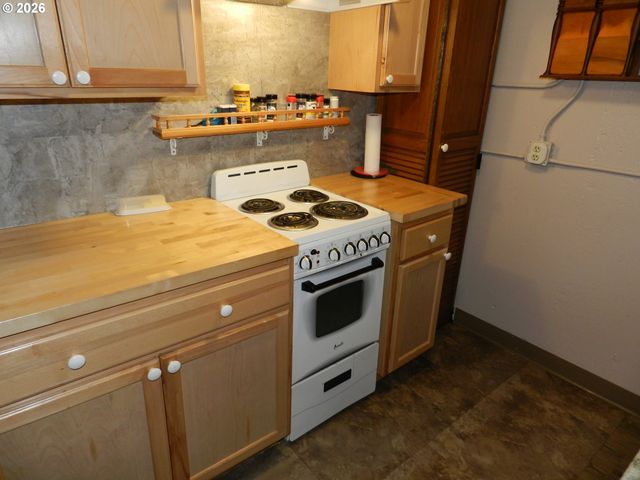 1715 ELM St, Forest Grove, OR 97116