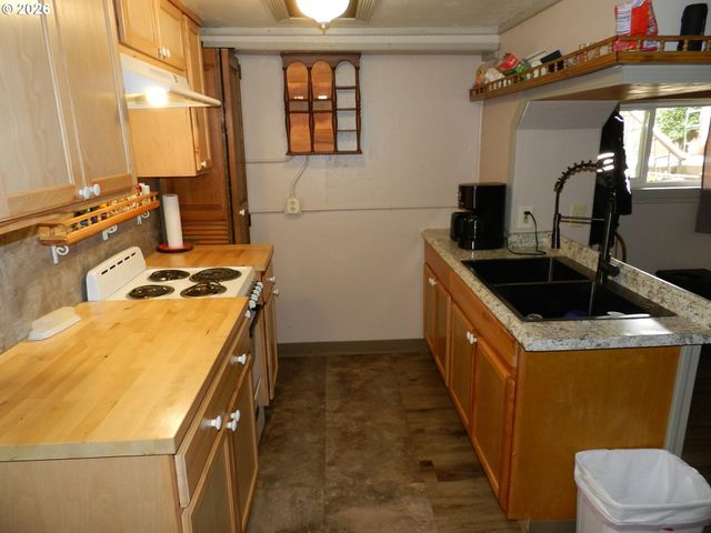 1715 ELM St, Forest Grove, OR 97116