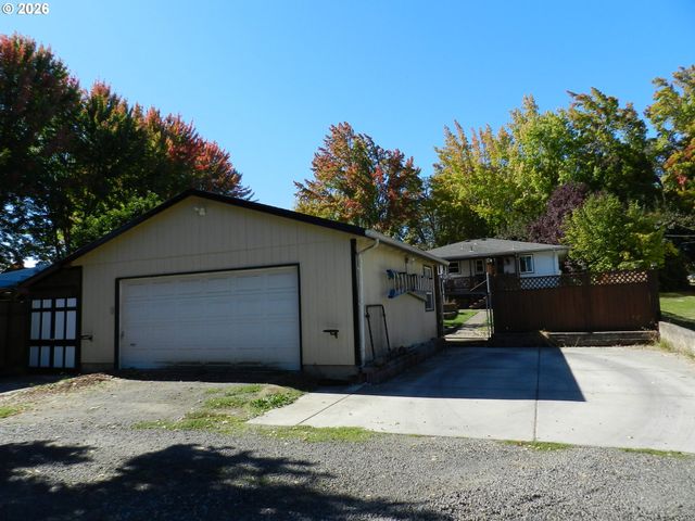 1715 ELM St, Forest Grove, OR 97116