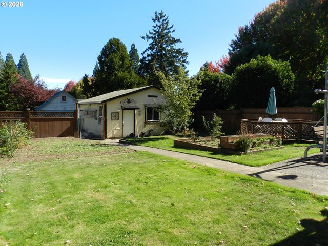 1715 ELM St, Forest Grove, OR 97116