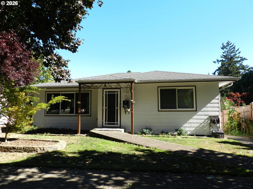 1715 ELM St, Forest Grove, OR 97116