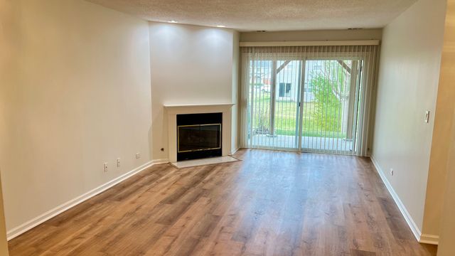 36 W Fern Court 117B, Palatine, IL 60067