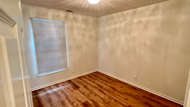 36 W Fern Court 117B, Palatine, IL 60067