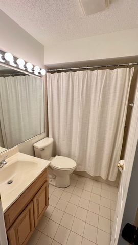 36 W Fern Court 117B, Palatine, IL 60067