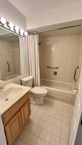 36 W Fern Court 117B, Palatine, IL 60067