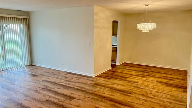 36 W Fern Court 117B, Palatine, IL 60067