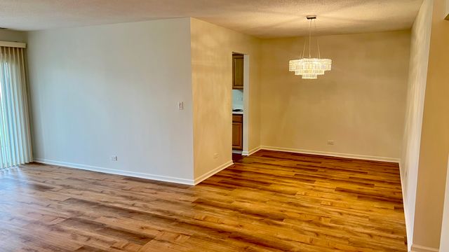 36 W Fern Court 117B, Palatine, IL 60067