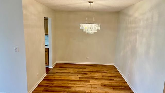 36 W Fern Court 117B, Palatine, IL 60067