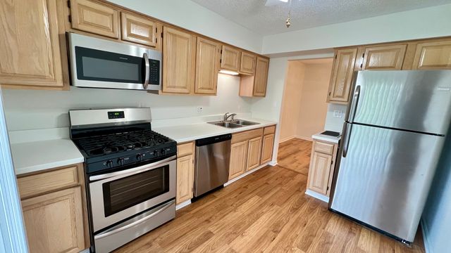 36 W Fern Court 117B, Palatine, IL 60067