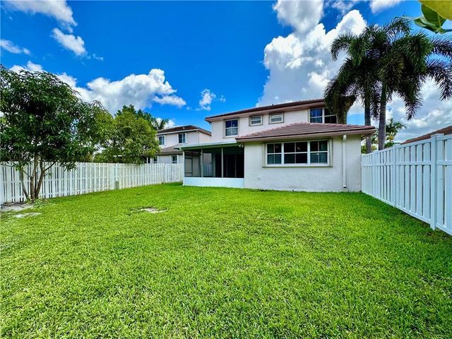 7470 NW 1st Place, Plantation, FL 33317